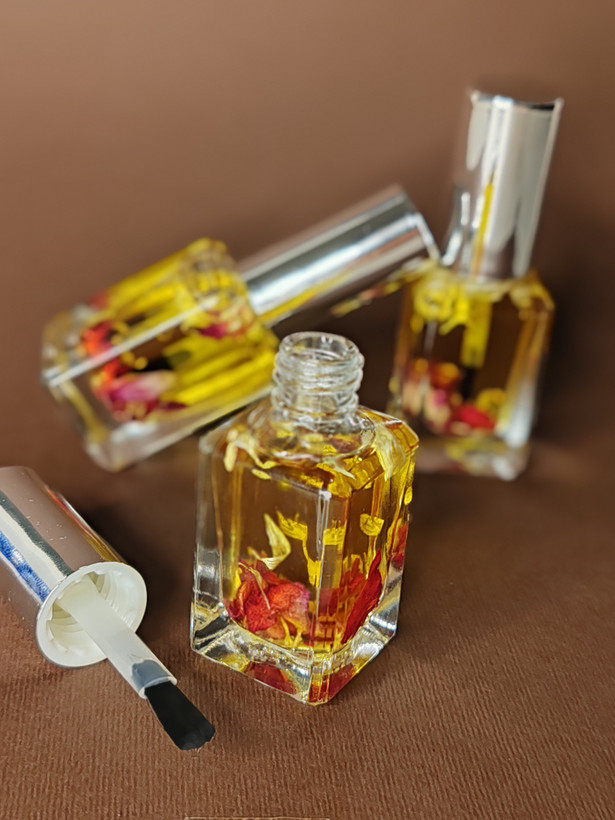 روغن تقویت کننده ی ناخن